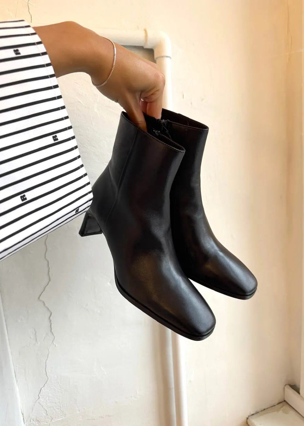 A8349>Billi Bi Discount