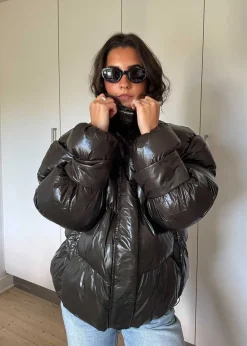 Active Hood Jacket></noscript>Oval Square