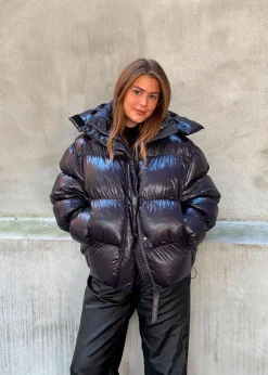 Active Hood Jacket></noscript>Oval Square