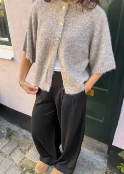 Benuta Fluffy Knit Cardigan></noscript>Neo Noir Online