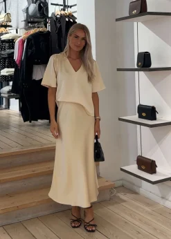 Bovary Skirt><noscript><img width=