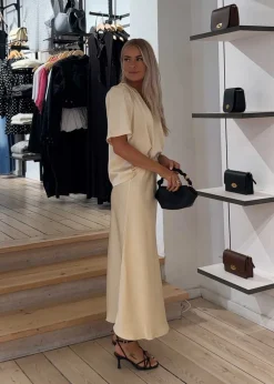 Bovary Skirt><noscript><img width=