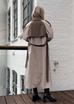 BrodaMD coat><noscript><img width=