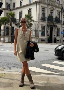 DaynaMD dress></noscript>Modström Discount