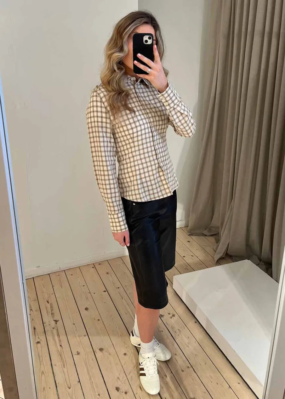 Deep Leather Shorts>Oval Square