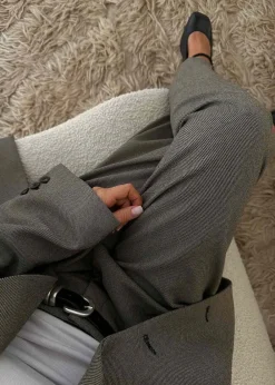 ELSA><noscript><img width=