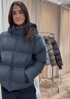 Fox C Puffer Jacket></noscript>Neo Noir New