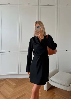 Vega Soft Satin Dress></noscript>Neo Noir Hot