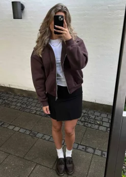 Adrian Crazy Horse><noscript><img width=