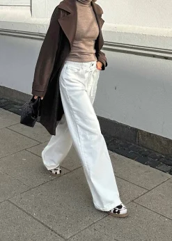 Alvina Pony><noscript><img width=