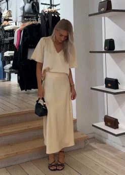 Bovary Skirt><noscript><img width=