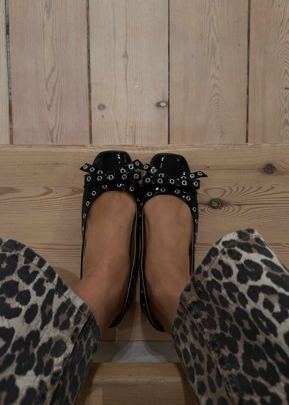 Eyelets Bow Ballerina Naplack>Ganni Hot