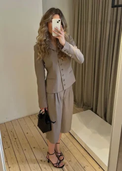 GaleMD 2 long shorts><noscript><img width=