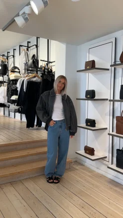 Janice Slung Jeans Wash Mid Blue><noscript><img width=