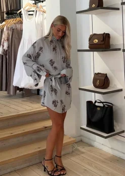 Jay><noscript><img width=