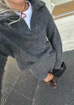 KaneMD zip t-neck><noscript><img width=