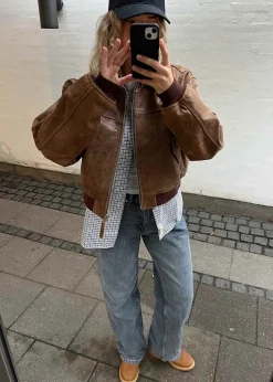 Kathy Bone Jeans><noscript><img width=