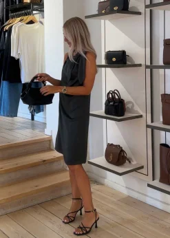 KatjaMD dress><noscript><img width=