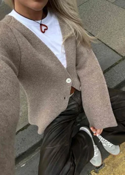 KlaytonMD cardigan><noscript><img width=