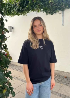 New York Yankees MLB League Essential><noscript><img width=