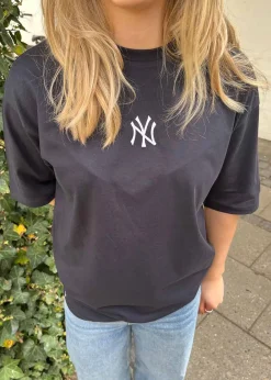 New York Yankees MLB League Essential><noscript><img width=