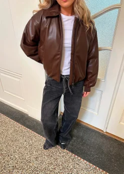 Olenamd jacket><noscript><img width=