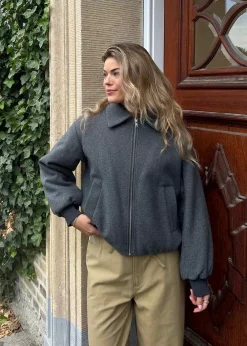 Ommimd jacket><noscript><img width=