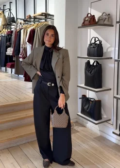 RAMONA><noscript><img width=