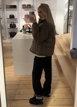 SammiMD jacket><noscript><img width=