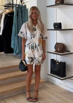 SCALLOPED ELASTICATED WAISTBAND SHORTS><noscript><img width=