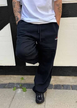 Straight Leg Sweatpants><noscript><img width=