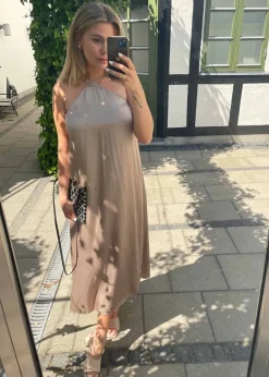 TulaMD dress><noscript><img width=