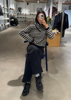 U740BO2><noscript><img width=